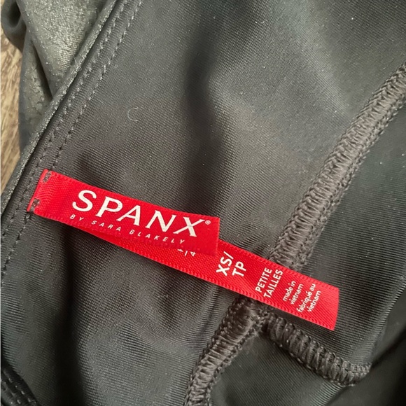 Spanx Ankle Length Faux Leather Shaper Leggings in Black Size XS - Picture 3 of 4